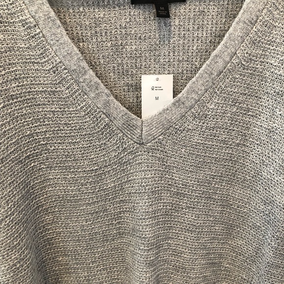 Banana Republic Gray V-Neck Sweater sz Medium - Picture 4 of 5